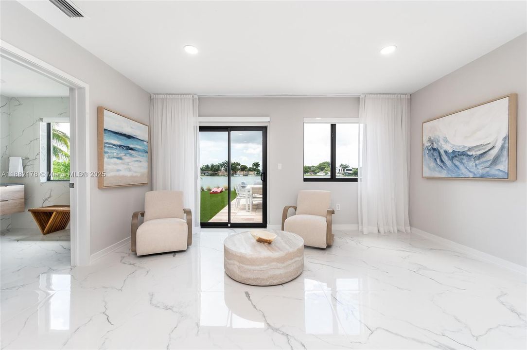 出租: $15,000 (4 贝兹, 3 浴室, 2159 平方英尺)