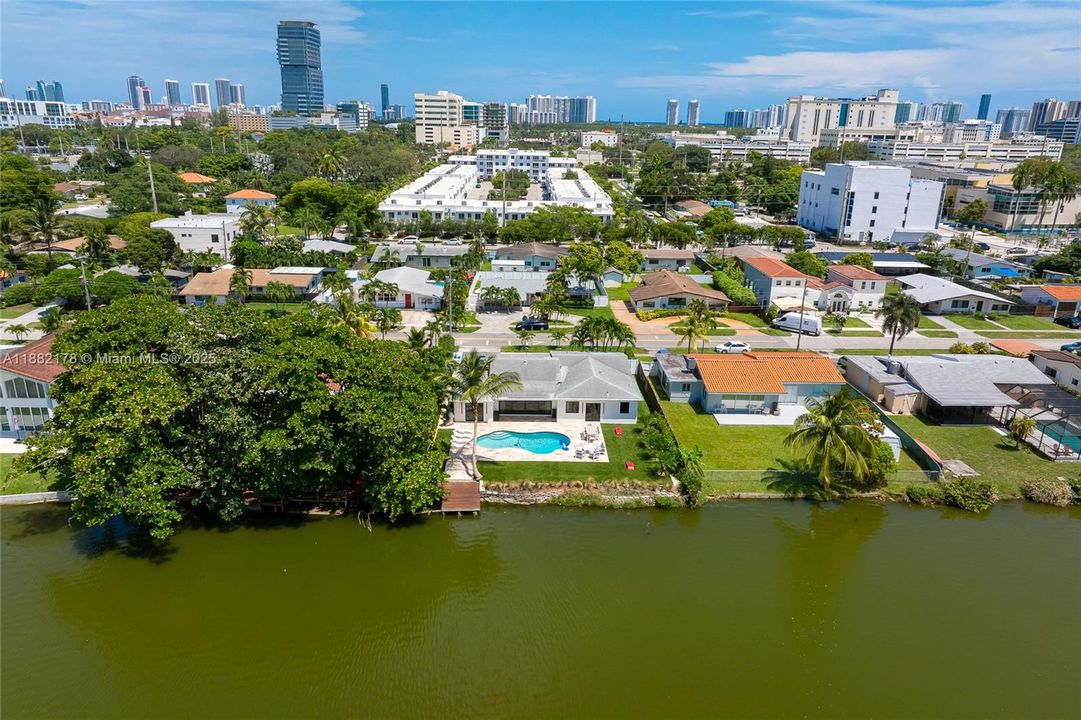 出租: $15,000 (4 贝兹, 3 浴室, 2159 平方英尺)