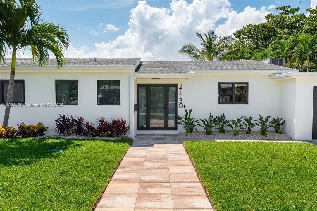 出租: $15,000 (4 贝兹, 3 浴室, 2159 平方英尺)