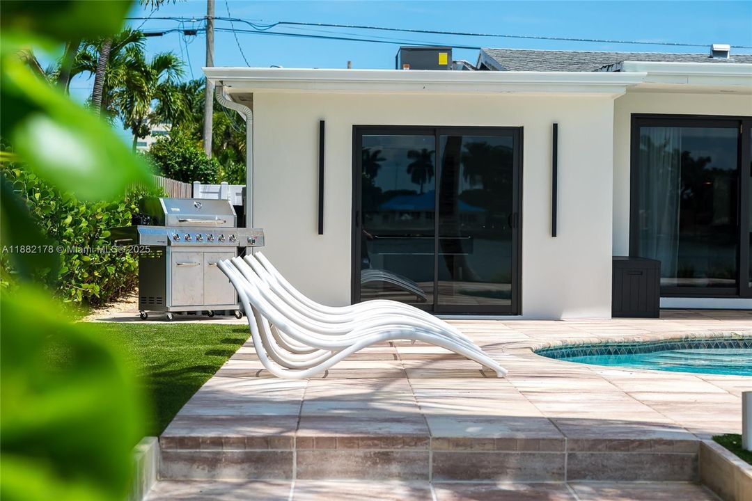 出租: $15,000 (4 贝兹, 3 浴室, 2159 平方英尺)