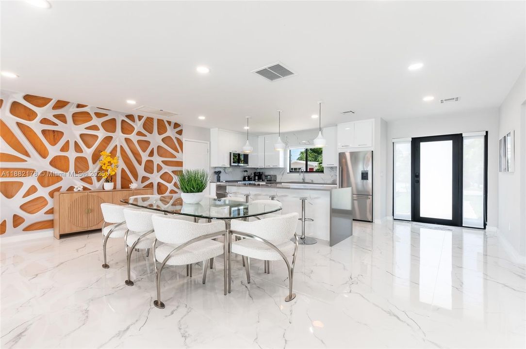 出租: $15,000 (4 贝兹, 3 浴室, 2159 平方英尺)