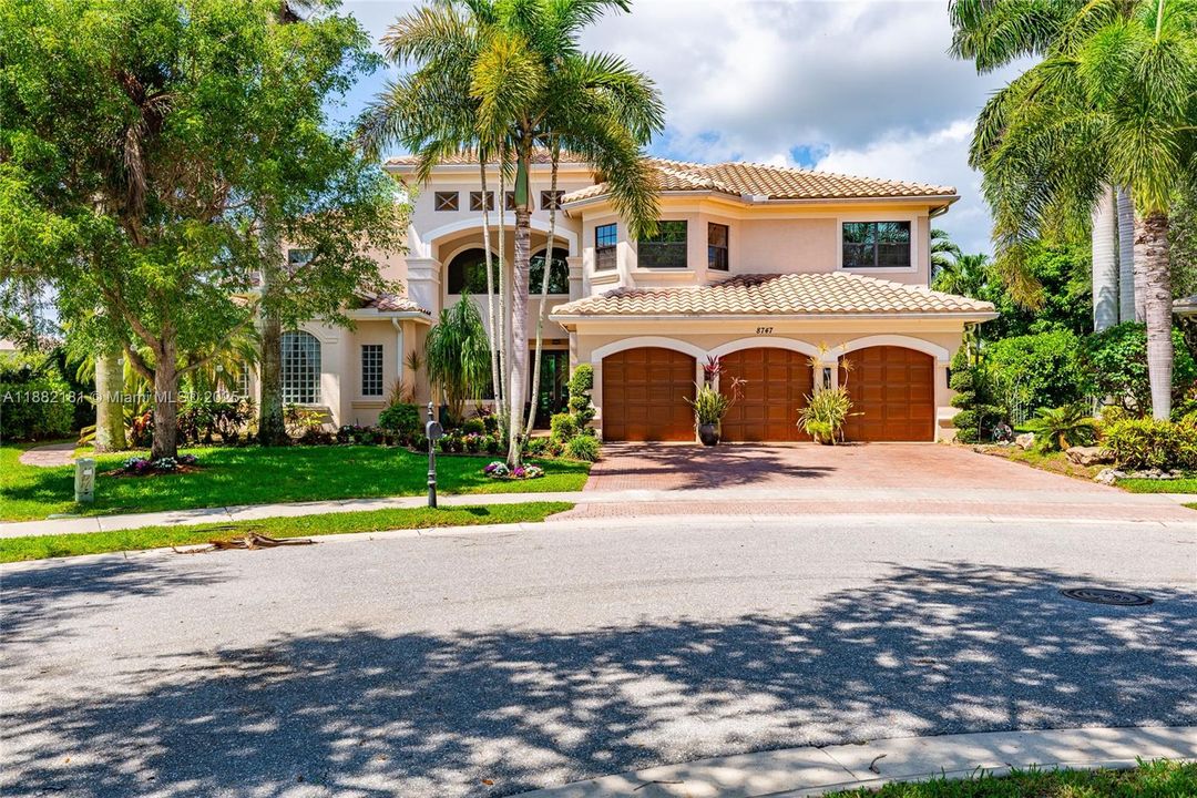 For Sale: $2,990,000 (6 beds, 5 baths, 5383 Square Feet)