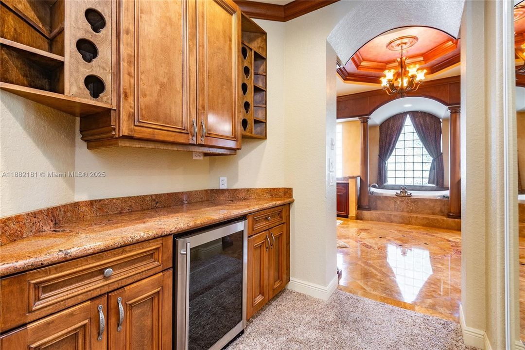 For Sale: $2,990,000 (6 beds, 5 baths, 5383 Square Feet)