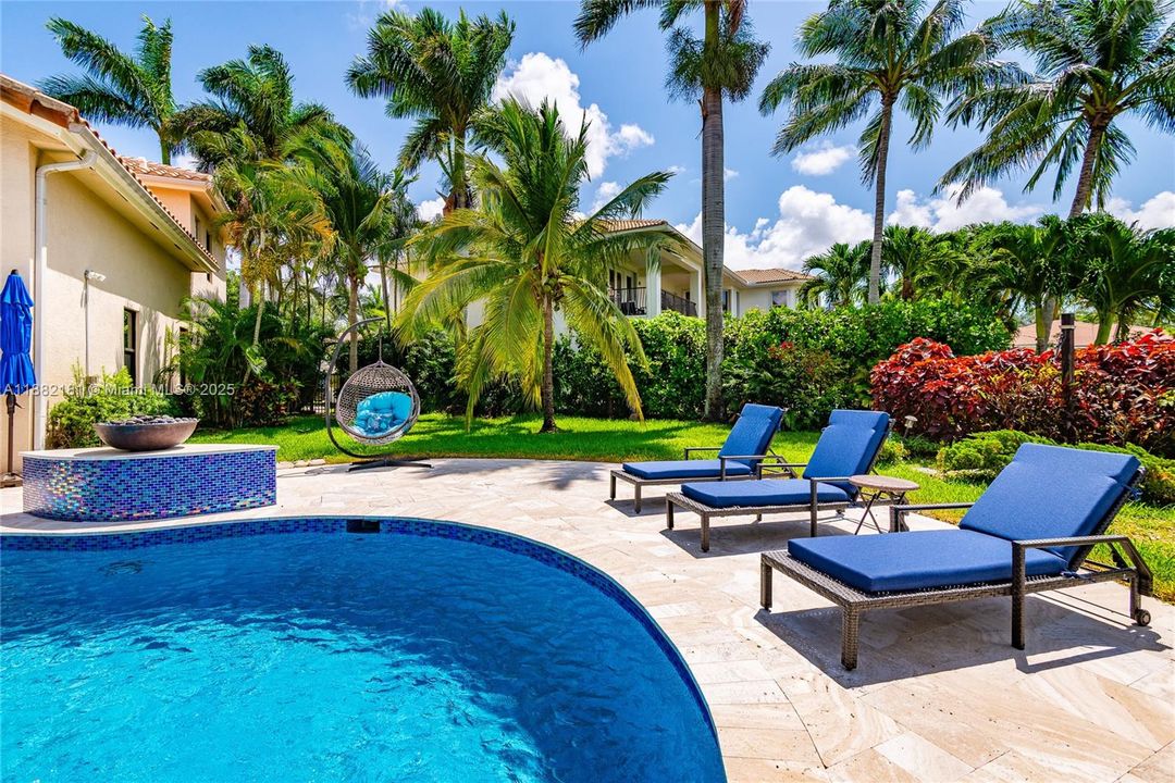 For Sale: $2,990,000 (6 beds, 5 baths, 5383 Square Feet)