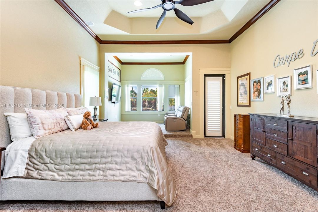 For Sale: $2,990,000 (6 beds, 5 baths, 5383 Square Feet)