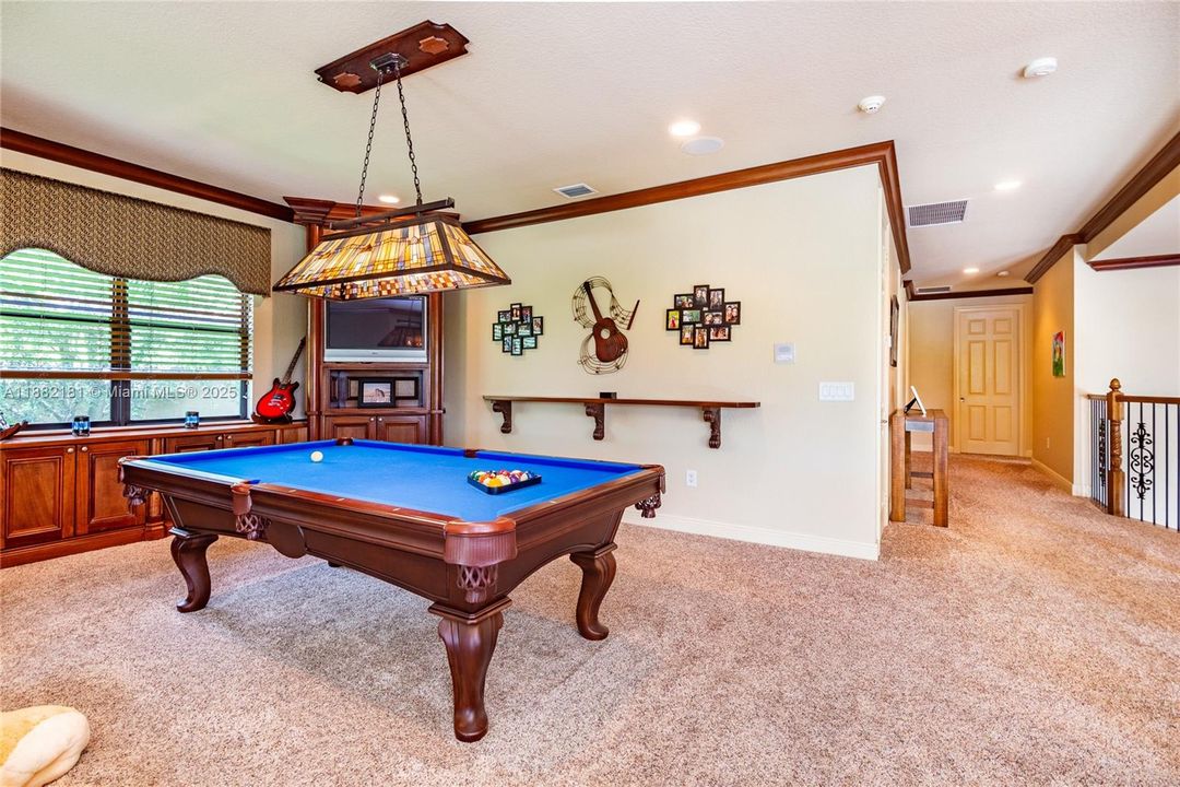 For Sale: $2,990,000 (6 beds, 5 baths, 5383 Square Feet)