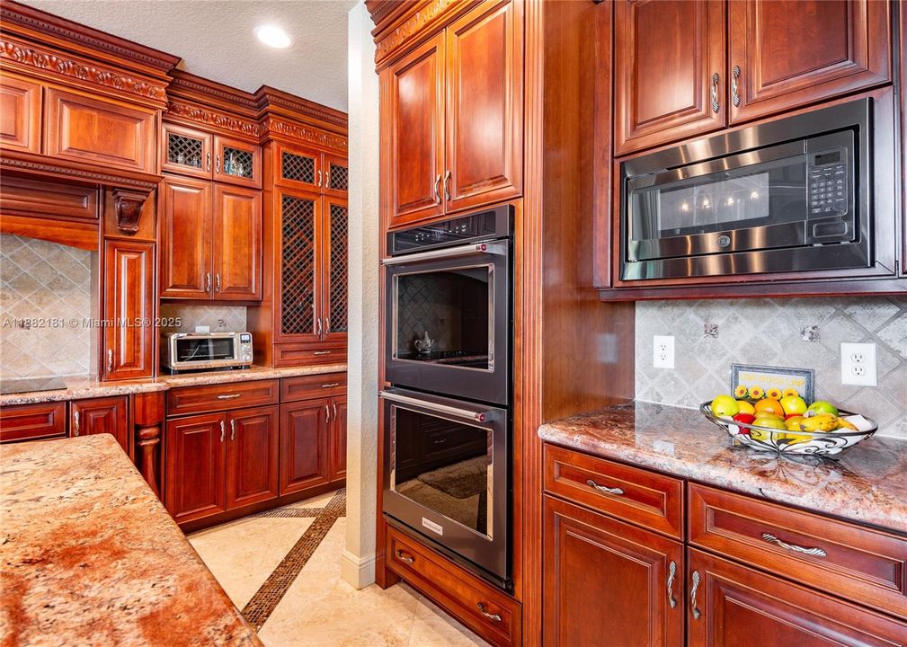 For Sale: $2,990,000 (6 beds, 5 baths, 5383 Square Feet)