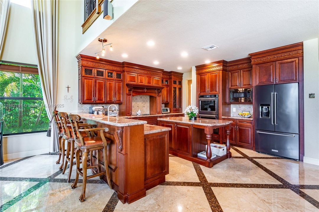 For Sale: $2,990,000 (6 beds, 5 baths, 5383 Square Feet)