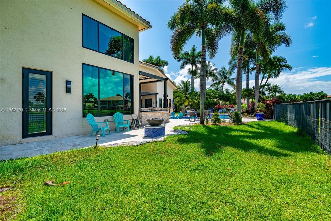 For Sale: $2,990,000 (6 beds, 5 baths, 5383 Square Feet)