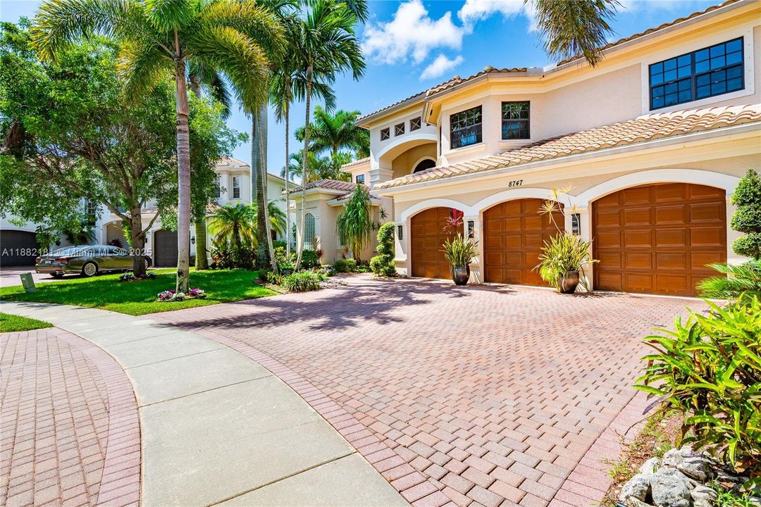 For Sale: $2,990,000 (6 beds, 5 baths, 5383 Square Feet)