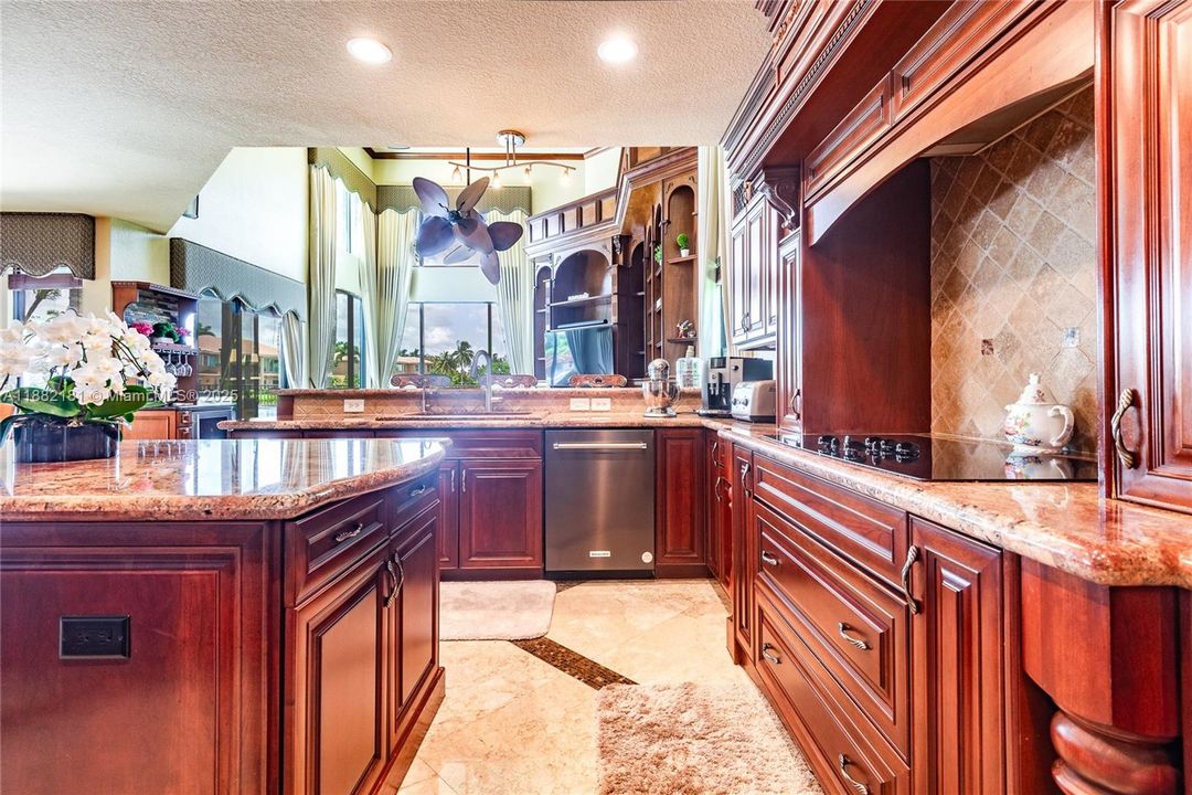 For Sale: $2,990,000 (6 beds, 5 baths, 5383 Square Feet)