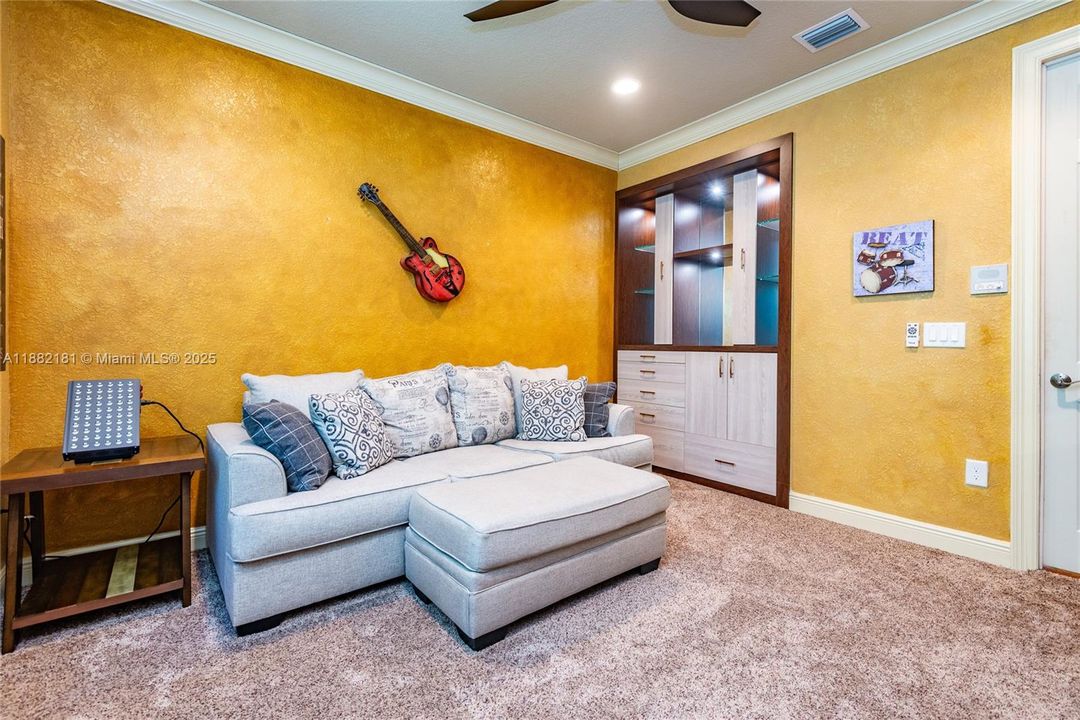 For Sale: $2,990,000 (6 beds, 5 baths, 5383 Square Feet)