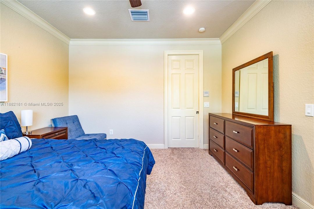 For Sale: $2,990,000 (6 beds, 5 baths, 5383 Square Feet)