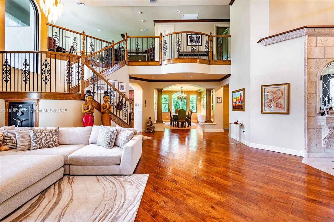 For Sale: $2,990,000 (6 beds, 5 baths, 5383 Square Feet)