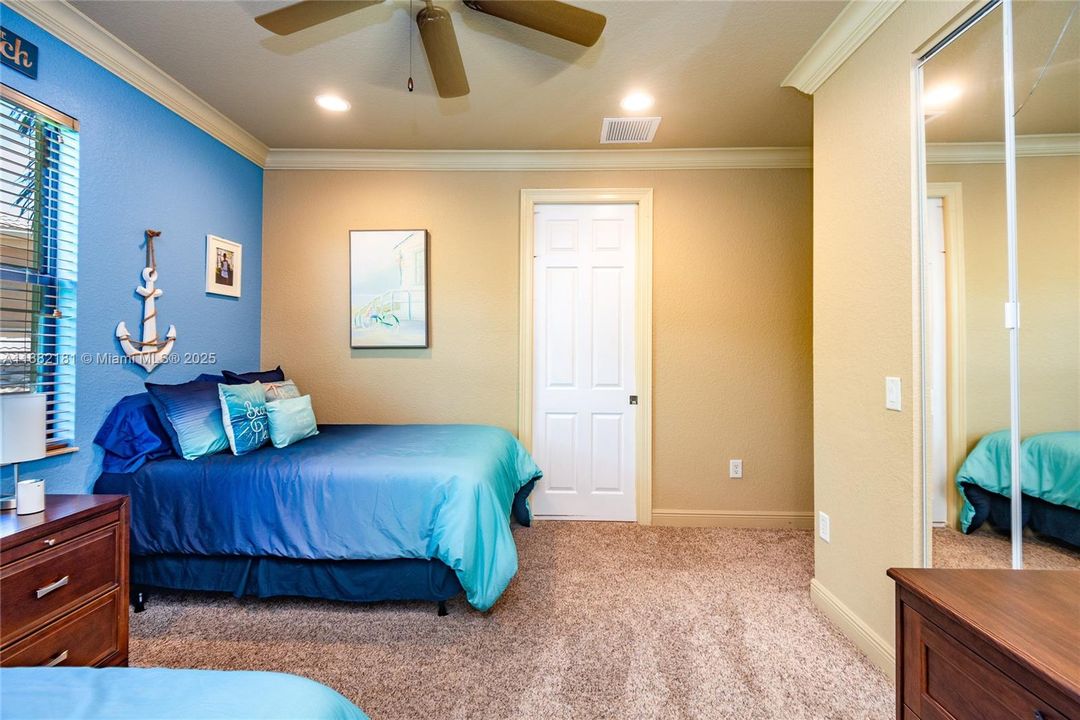 For Sale: $2,990,000 (6 beds, 5 baths, 5383 Square Feet)