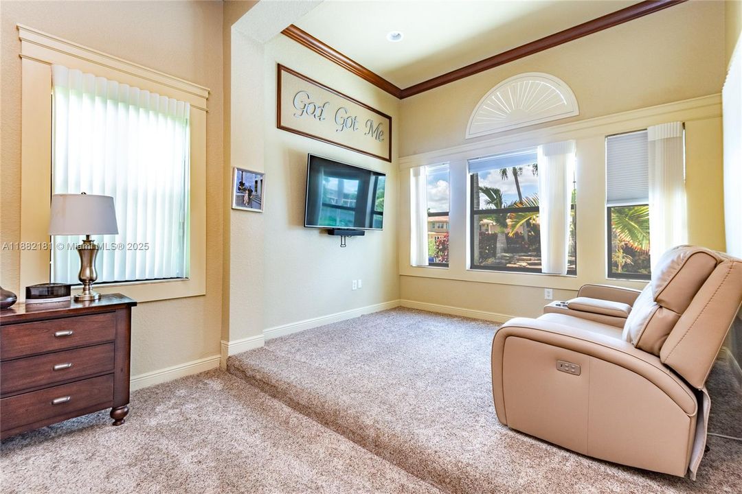 For Sale: $2,990,000 (6 beds, 5 baths, 5383 Square Feet)