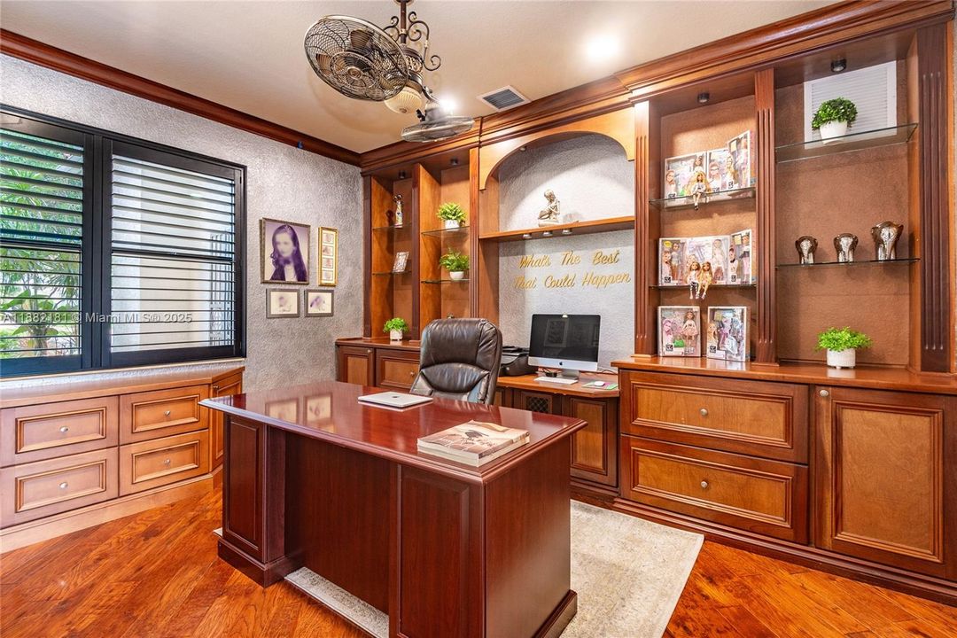 For Sale: $2,990,000 (6 beds, 5 baths, 5383 Square Feet)