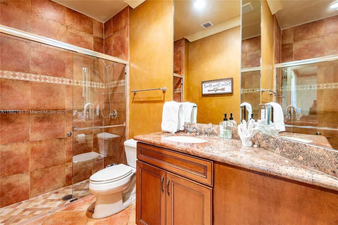 For Sale: $2,990,000 (6 beds, 5 baths, 5383 Square Feet)