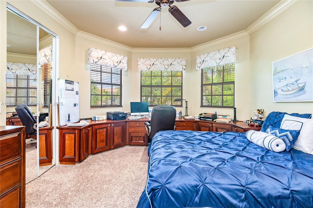 For Sale: $2,990,000 (6 beds, 5 baths, 5383 Square Feet)