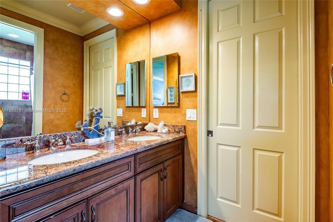 For Sale: $2,990,000 (6 beds, 5 baths, 5383 Square Feet)