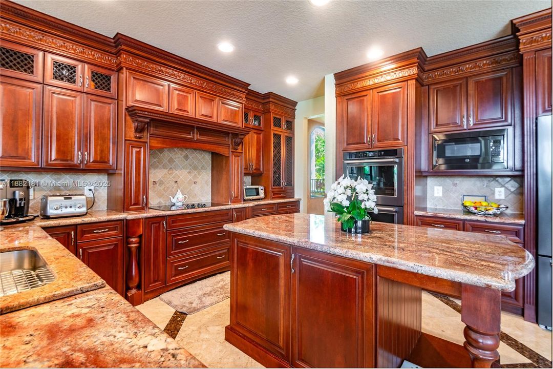 For Sale: $2,990,000 (6 beds, 5 baths, 5383 Square Feet)