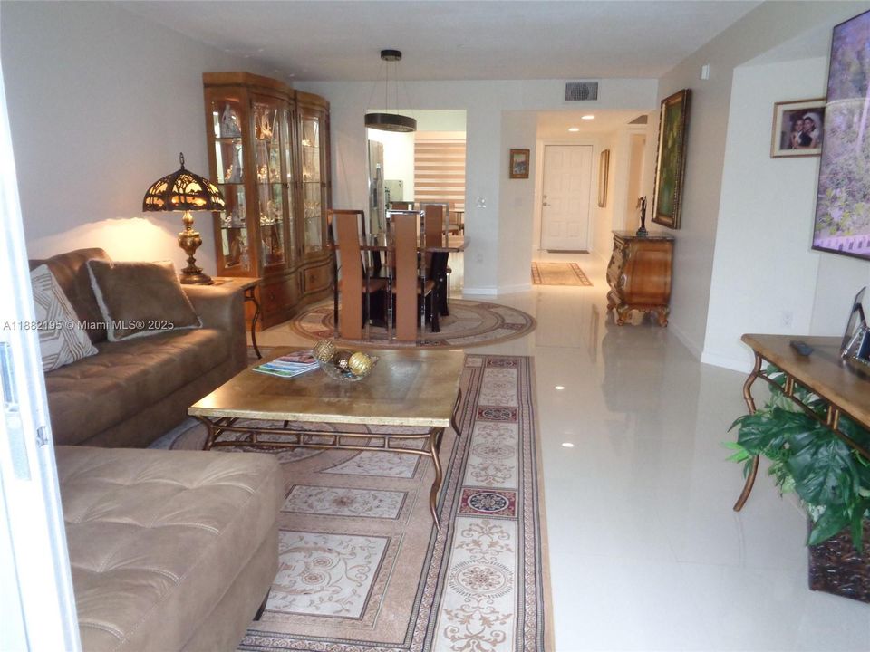 На продажу: $329,000 (2 спален, 2 ванн, 1364 Квадратных фут)