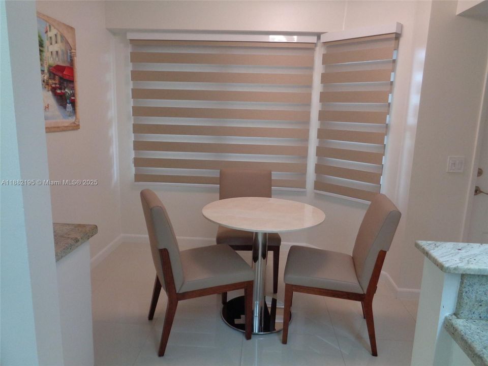 На продажу: $329,000 (2 спален, 2 ванн, 1364 Квадратных фут)