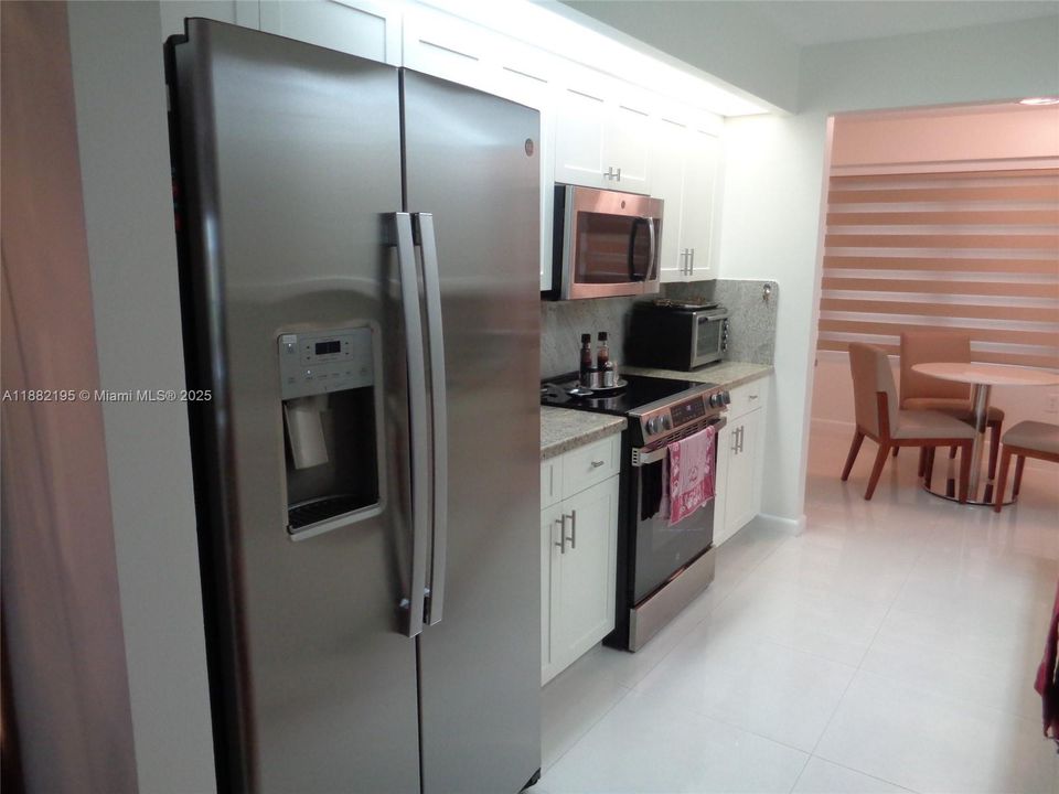 На продажу: $329,000 (2 спален, 2 ванн, 1364 Квадратных фут)