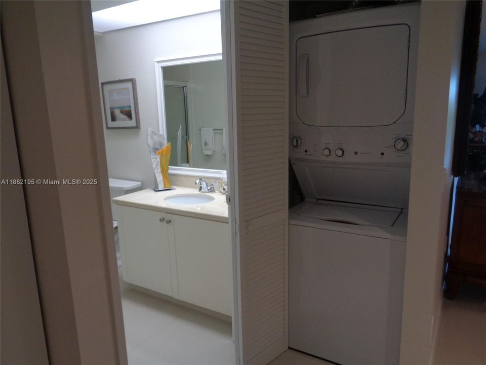 На продажу: $329,000 (2 спален, 2 ванн, 1364 Квадратных фут)