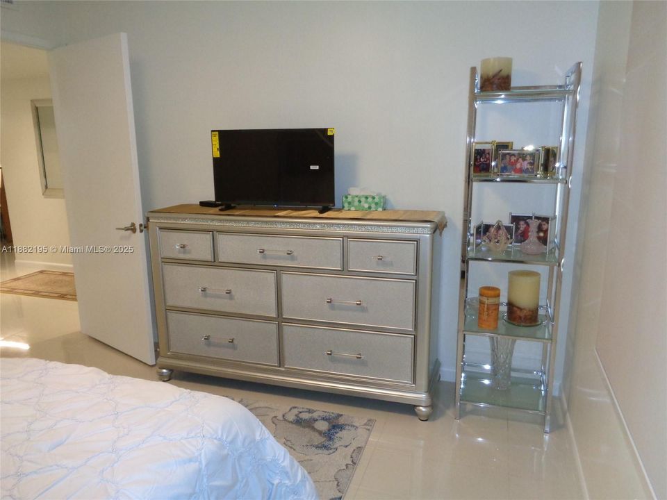 На продажу: $329,000 (2 спален, 2 ванн, 1364 Квадратных фут)