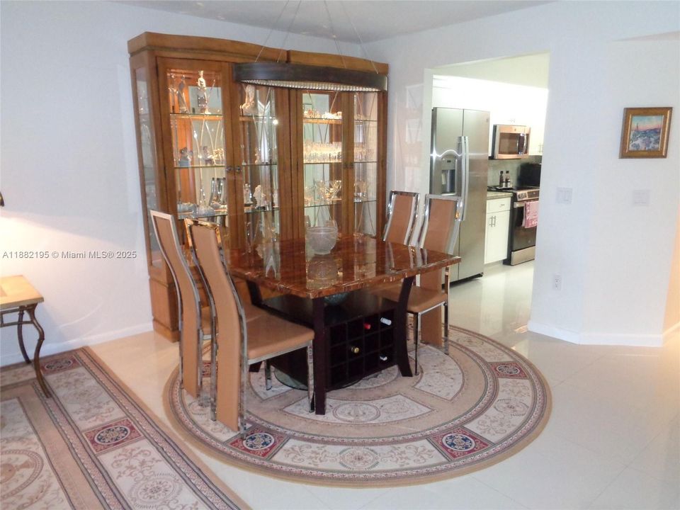 На продажу: $329,000 (2 спален, 2 ванн, 1364 Квадратных фут)