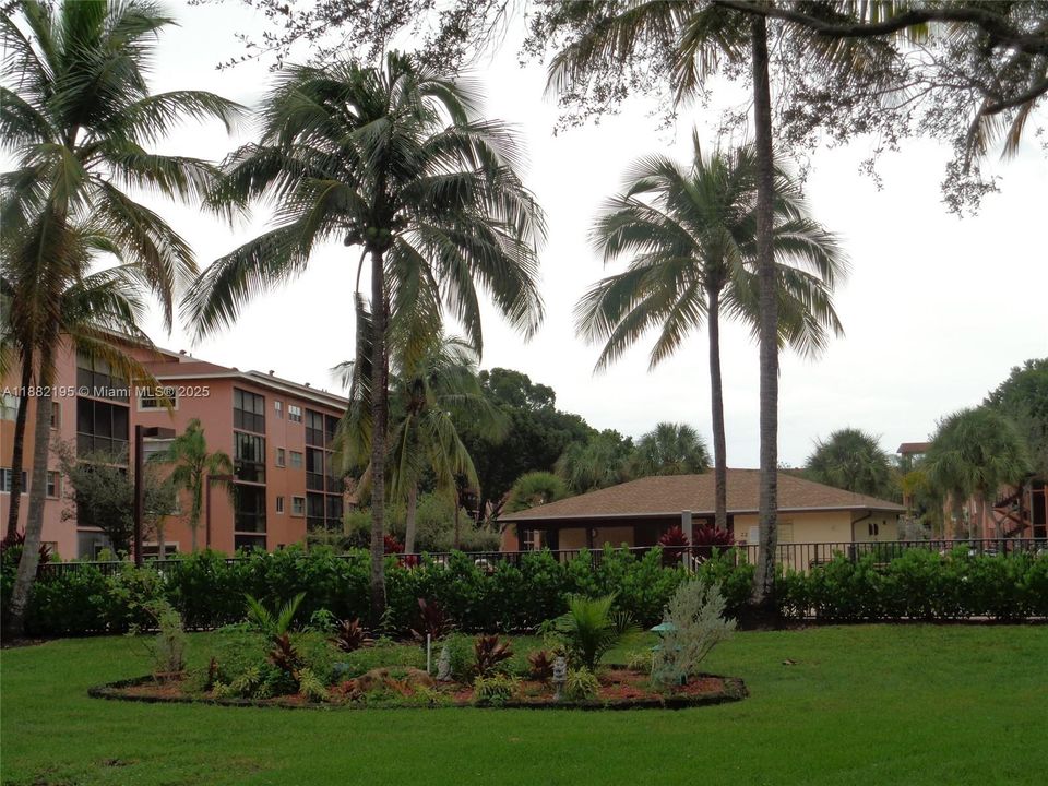 На продажу: $329,000 (2 спален, 2 ванн, 1364 Квадратных фут)