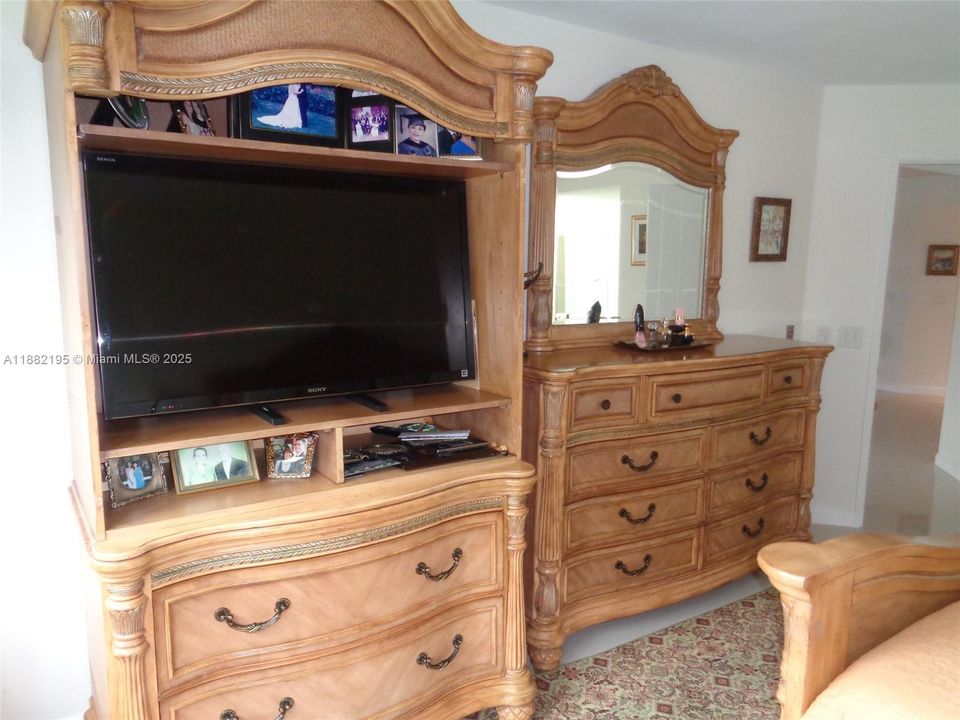 На продажу: $329,000 (2 спален, 2 ванн, 1364 Квадратных фут)