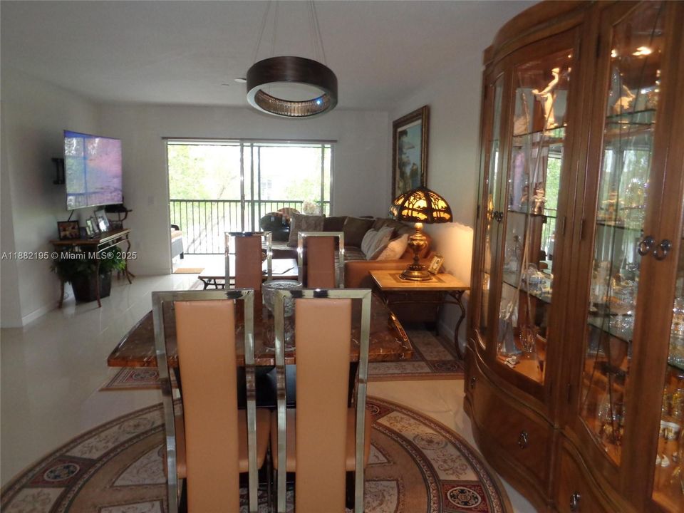 На продажу: $329,000 (2 спален, 2 ванн, 1364 Квадратных фут)