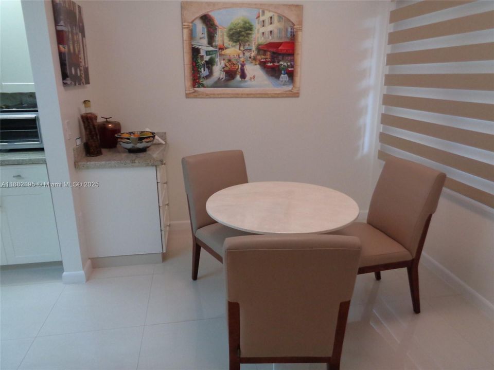 На продажу: $329,000 (2 спален, 2 ванн, 1364 Квадратных фут)