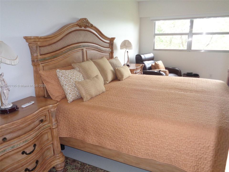 На продажу: $329,000 (2 спален, 2 ванн, 1364 Квадратных фут)