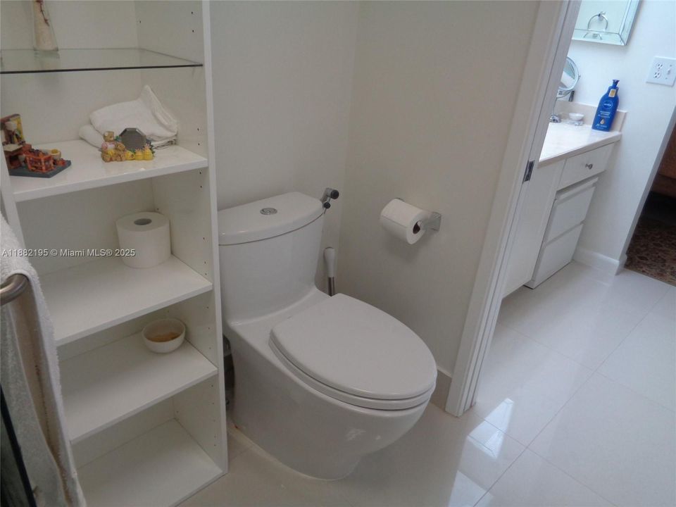 На продажу: $329,000 (2 спален, 2 ванн, 1364 Квадратных фут)