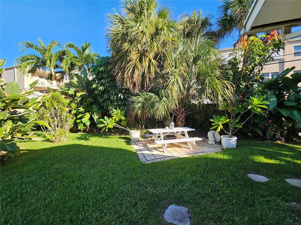 最近租的: $1,800 (1 贝兹, 1 浴室, 750 平方英尺)