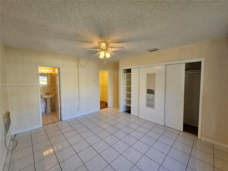 最近租的: $1,800 (1 贝兹, 1 浴室, 750 平方英尺)