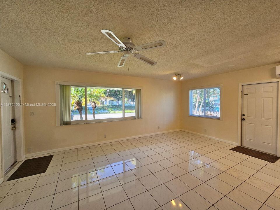 最近租的: $1,800 (1 贝兹, 1 浴室, 750 平方英尺)