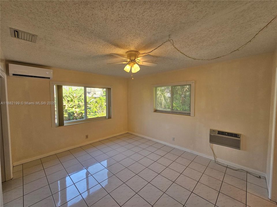 最近租的: $1,800 (1 贝兹, 1 浴室, 750 平方英尺)