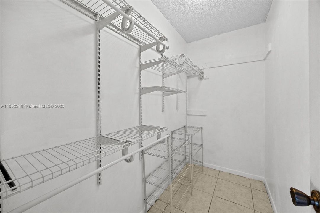 Recently Sold: $90,000 (2 beds, 2 baths, 907 Square Feet)