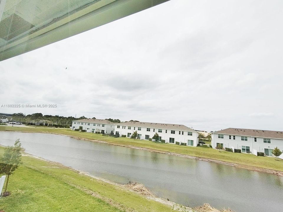 Недавно арендовано: $2,560 (4 спален, 2 ванн, 1820 Квадратных фут)