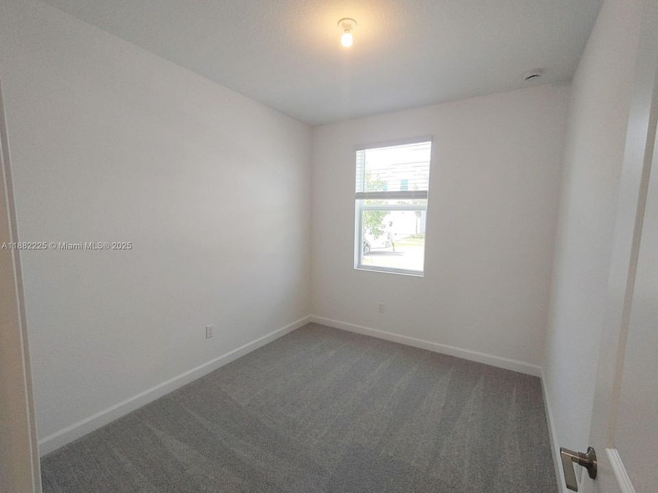 Недавно арендовано: $2,560 (4 спален, 2 ванн, 1820 Квадратных фут)