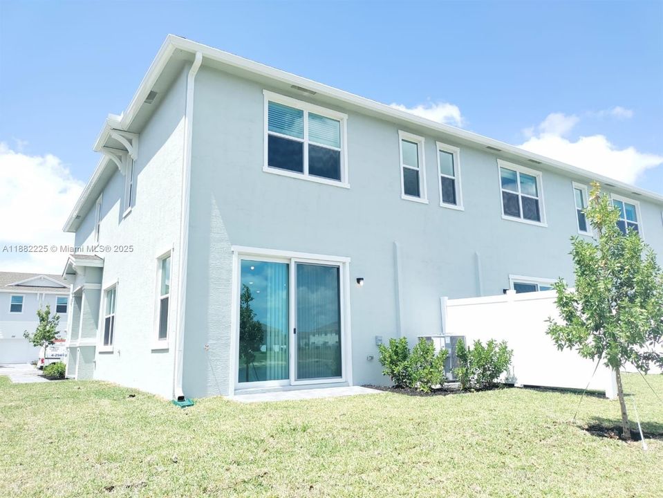 Недавно арендовано: $2,560 (4 спален, 2 ванн, 1820 Квадратных фут)