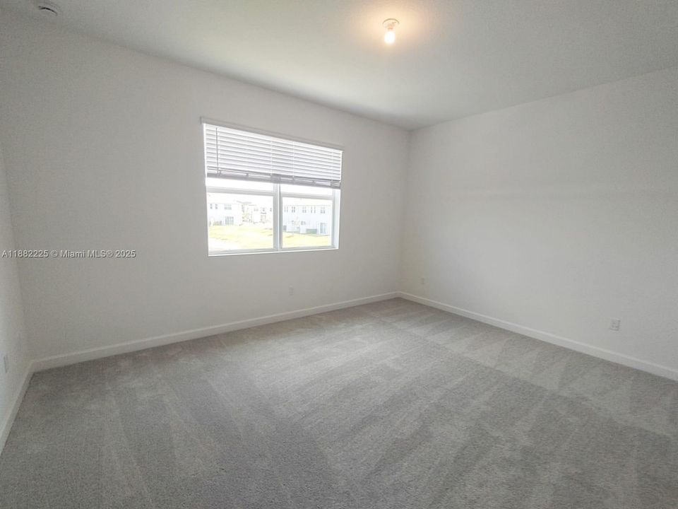 Недавно арендовано: $2,560 (4 спален, 2 ванн, 1820 Квадратных фут)