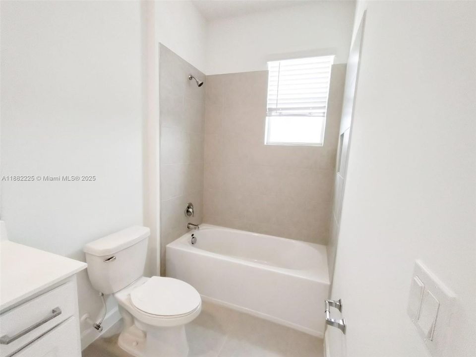 Недавно арендовано: $2,560 (4 спален, 2 ванн, 1820 Квадратных фут)