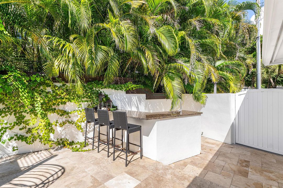 Outdoor Wetbar