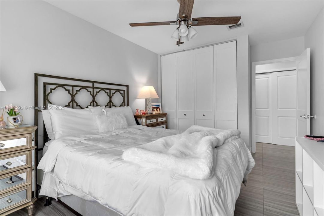 Под контрактом: $919,900 (3 спален, 2 ванн, 2028 Квадратных фут)