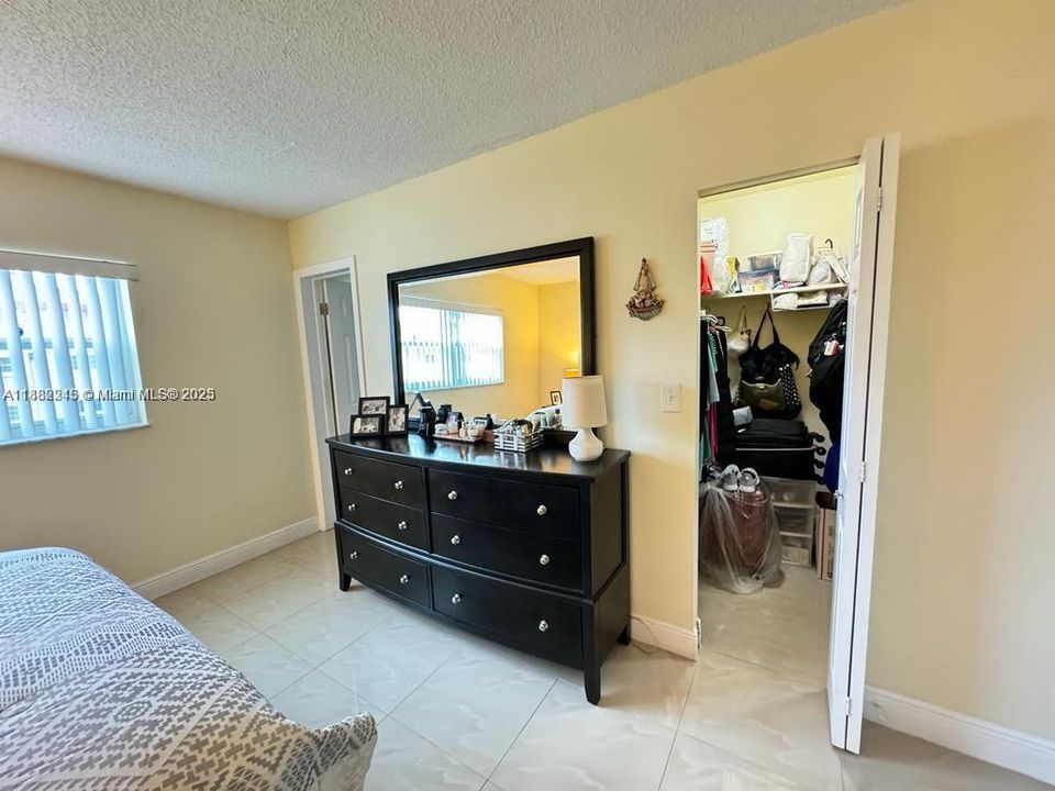 Active With Contract: $110,000 (1 beds, 1 baths, 720 Square Feet)